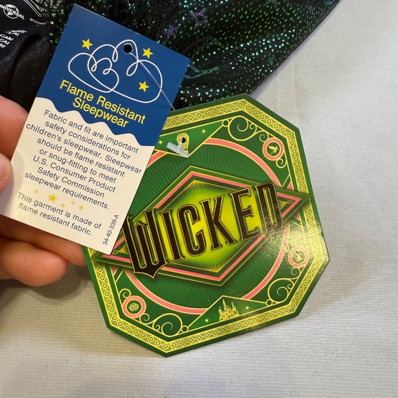 Elphaba Sparkling Green Girls Nightgown Sz. 2 - Picture 4 of 4